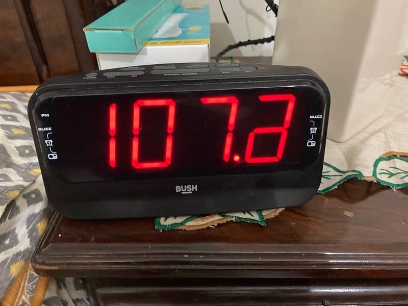 imported  radio clock uk amazon lor 17