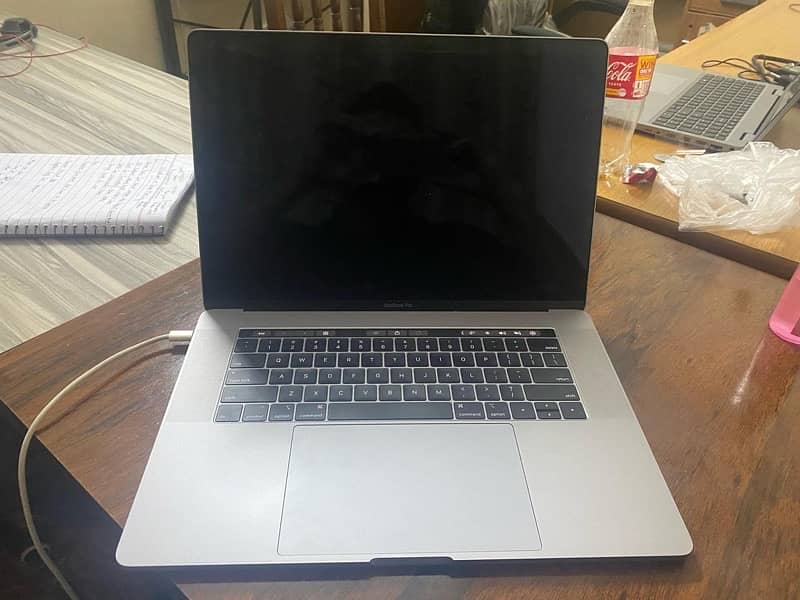 MacBook Pro 2019 (16-inch, 1tb SSD, 32GB RAM) 0