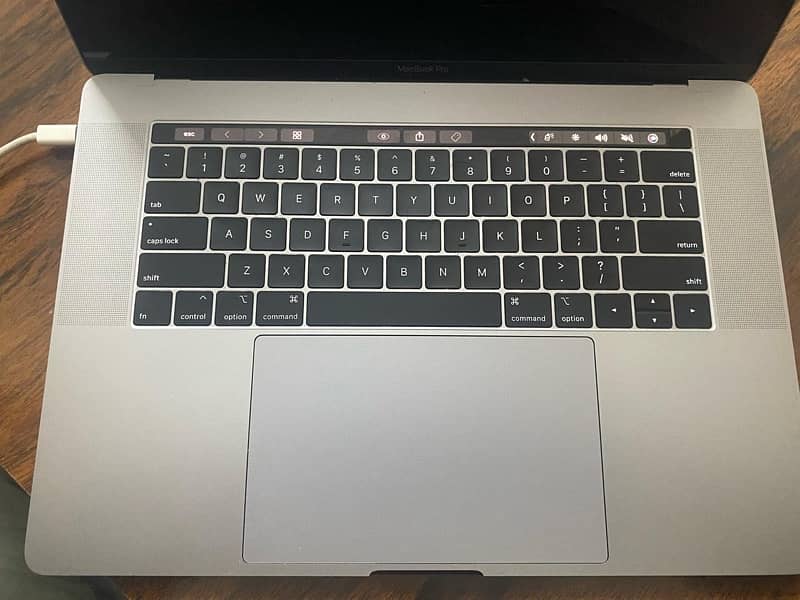 MacBook Pro 2019 (16-inch, 1tb SSD, 32GB RAM) 2