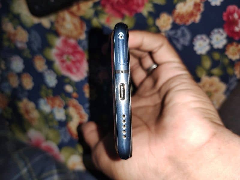 OnePlus 7t good condition dual prove ha 8/128 ma urgent sale 4