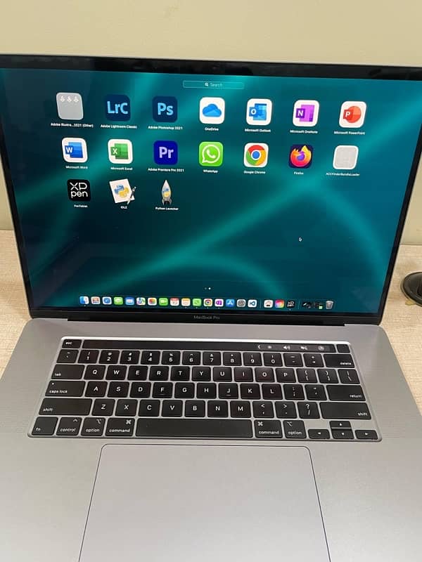 Macbook pro 2019 16inch 1TB SSD Core i7 16Gb Ram 4GB Graphics Card 4