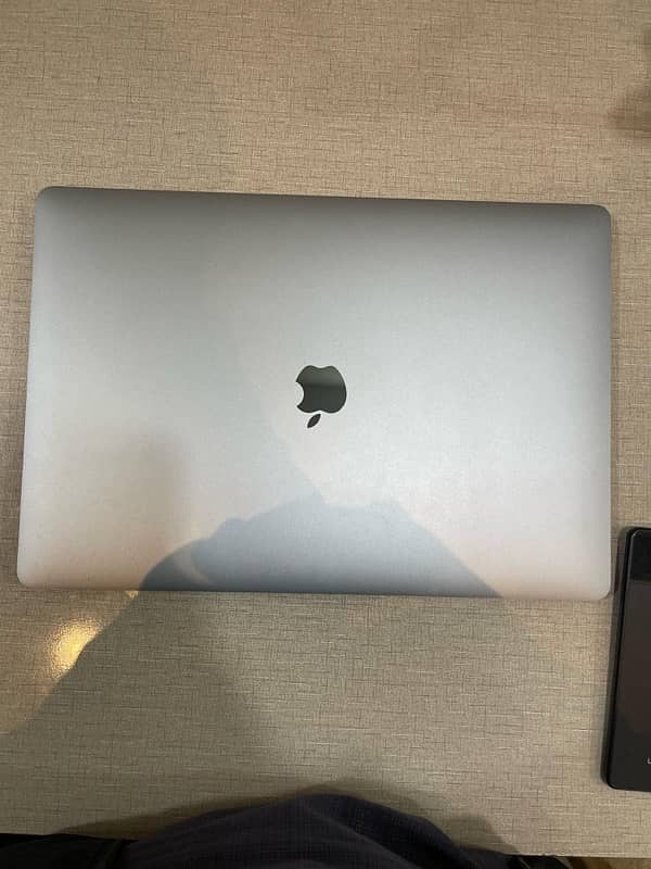 Macbook pro 2019 16inch 1TB SSD Core i7 16Gb Ram 4GB Graphics Card 7