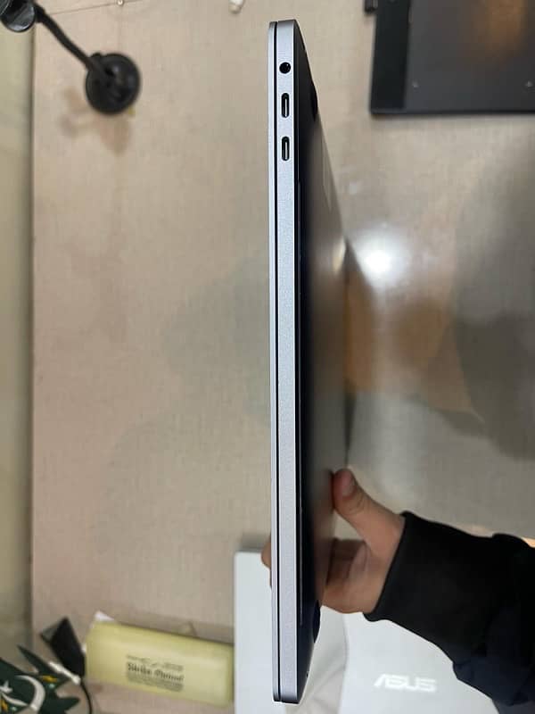 Macbook pro 2019 16inch 1TB SSD Core i7 16Gb Ram 4GB Graphics Card 11