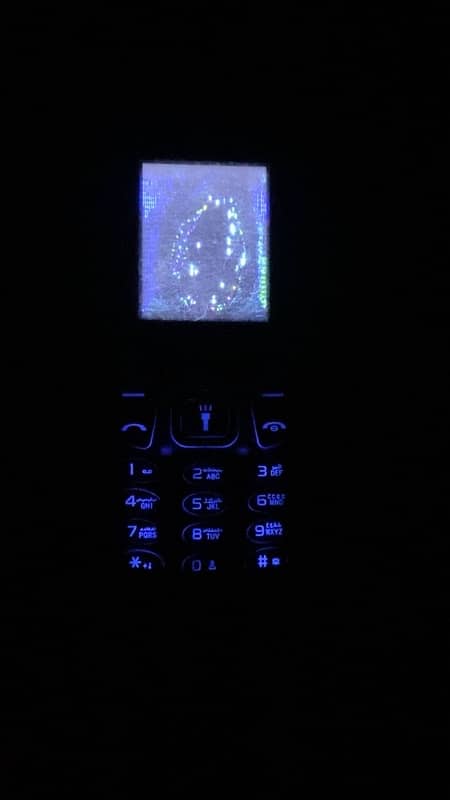 G FIVE KEYPAD PHONE ONLY SCREEN CRACK 1