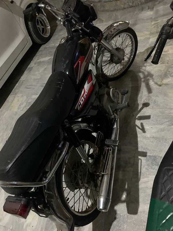 motorbike 2021 model hai saaf hai bikul tanki tappy mere pass he ha 0