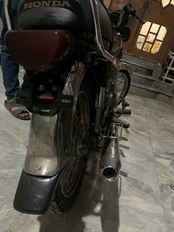 motorbike 2021 model hai saaf hai bikul tanki tappy mere pass he ha 1