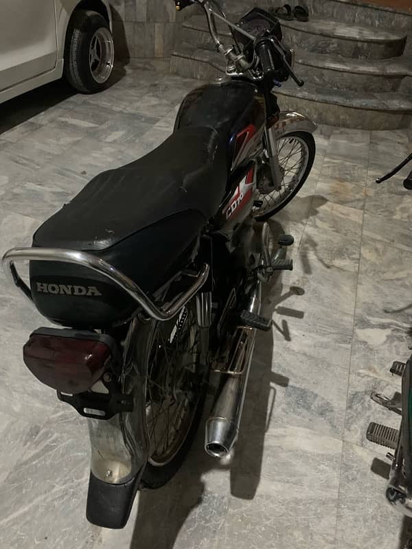 motorbike 2021 model hai saaf hai bikul tanki tappy mere pass he ha 5