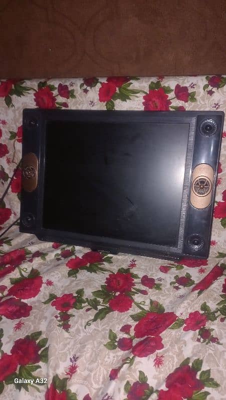 samsung LED LCD 19 inches good condition 0