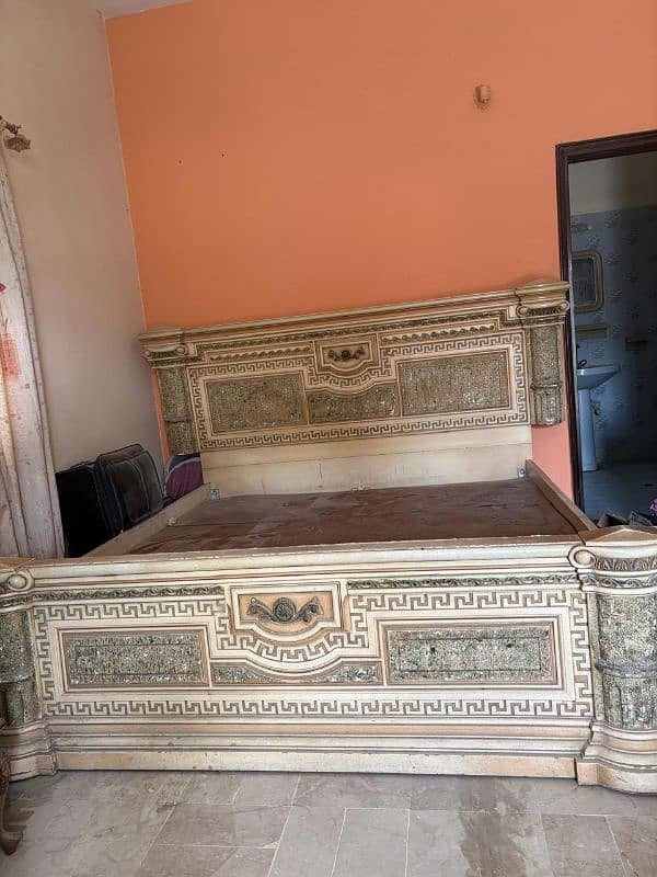 stylish wide wooden bed room set for sale 2