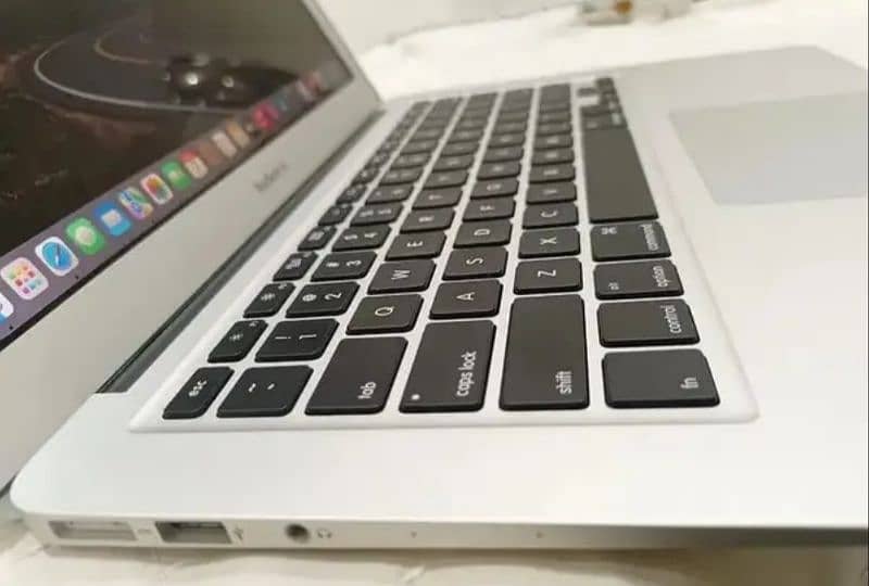 MacBook Air 2017 13.3 Inch, 8GB RAM, 250GB Storage, Good Condition 1