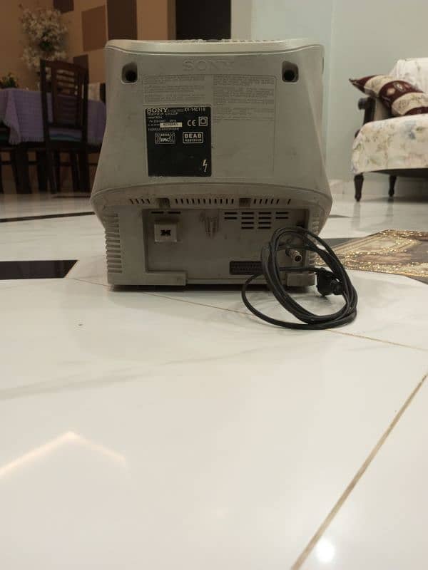 SONY TV 10 by 10 condition with remote urgent sale 3