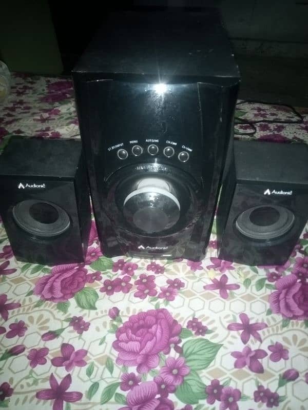 Audionic Mega 40 Condition 10/10 0