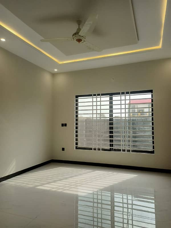 Luxury Brand New House For Sale 10 Marla 18