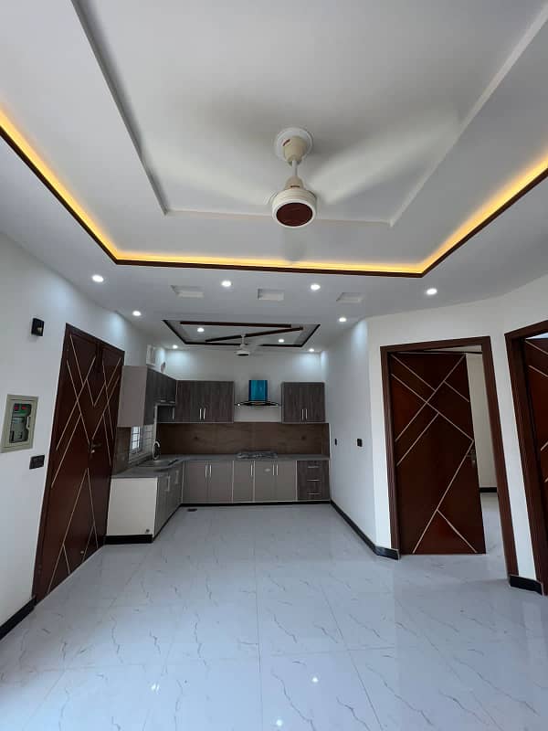 5 MARLA UPPER PORTION FOR RENT IN REVENUE SOCIETY. 1ST FLOOR . ALL FACILITIES AVAILABLE. 0