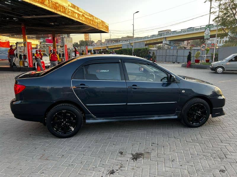 Toyota Corolla SE Saloon 2004 3