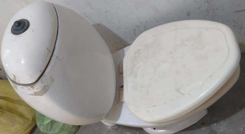 Commode Toilet with seat in off white colour in 9/10 condition 1