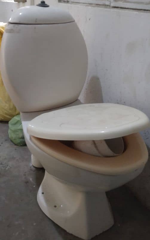 Commode Toilet with seat in off white colour in 9/10 condition 2