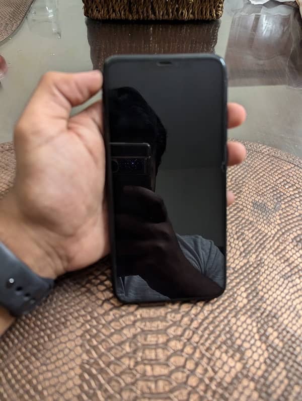 iPhone 11 Pro Max 12