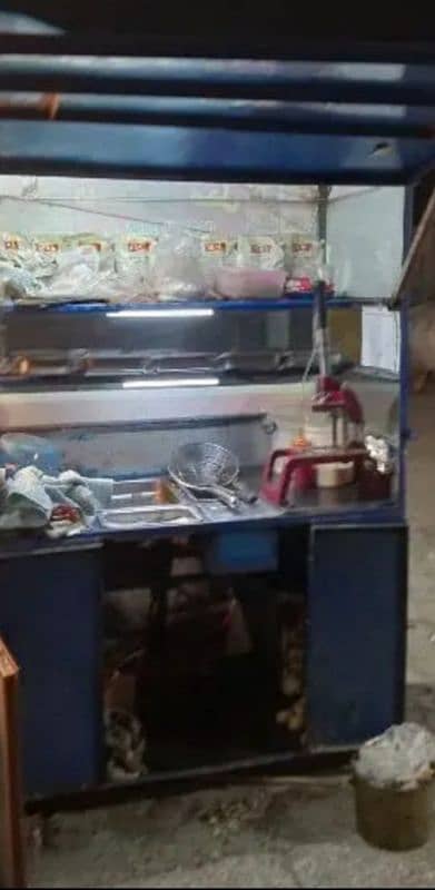 counter for sale hot plate bhi lagi Hui hai fryer bhi laga hua hai 5