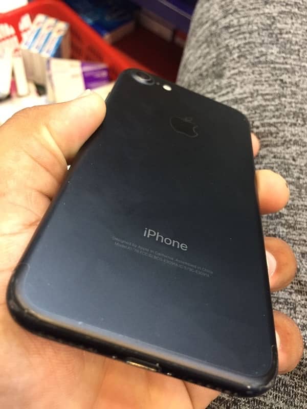 I phone 7  32 gb collor black 1