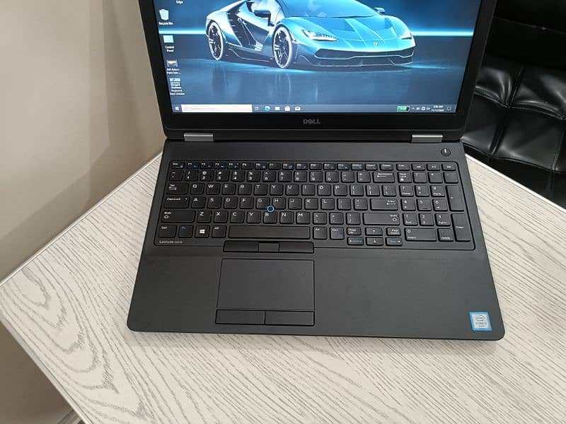 Dell latitude 5570 core i5-6th gen (i5-6440hq) 15.6 Numpad Keys Laptop 2