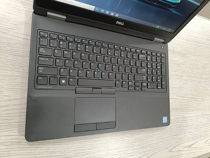 Dell latitude 5570 core i5-6th gen (i5-6440hq) 15.6 Numpad Keys Laptop 3