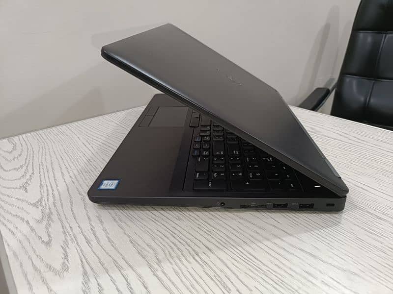 Dell latitude 5570 core i5-6th gen (i5-6440hq) 15.6 Numpad Keys Laptop 7