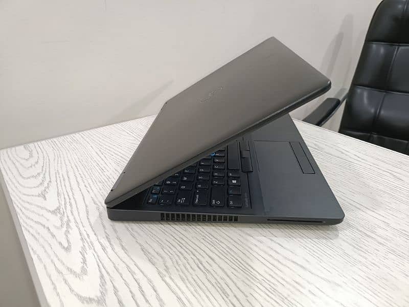 Dell latitude 5570 core i5-6th gen (i5-6440hq) 15.6 Numpad Keys Laptop 8