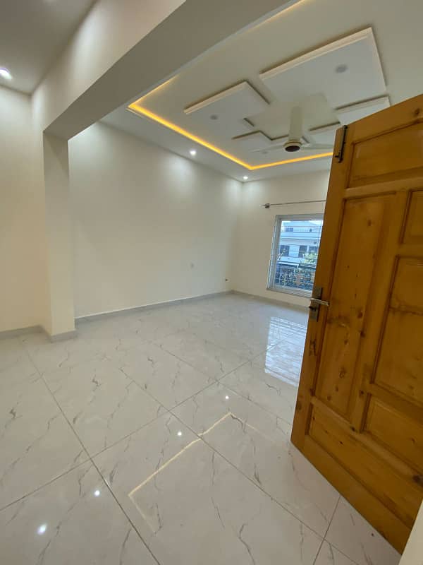 Ground Floor For Rent in G-13 (10 Marla) Brand New 0