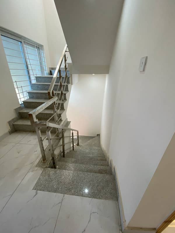 Ground Floor For Rent in G-13 (10 Marla) Brand New 6