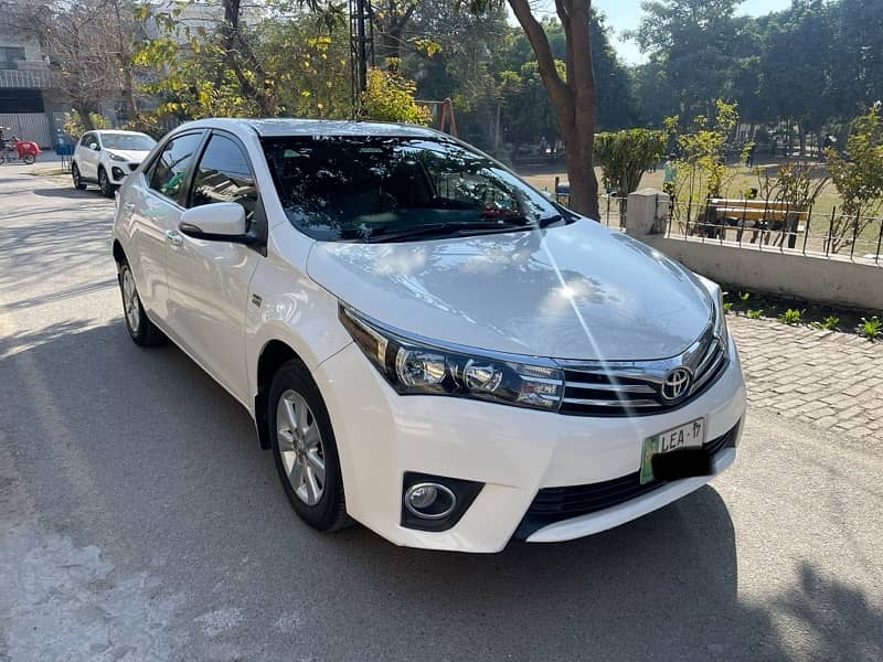 Toyota Corolla Altis Grande Full option 2017 1