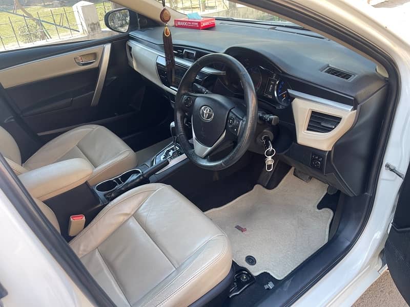 Toyota Corolla Altis Grande Full option 2017 9