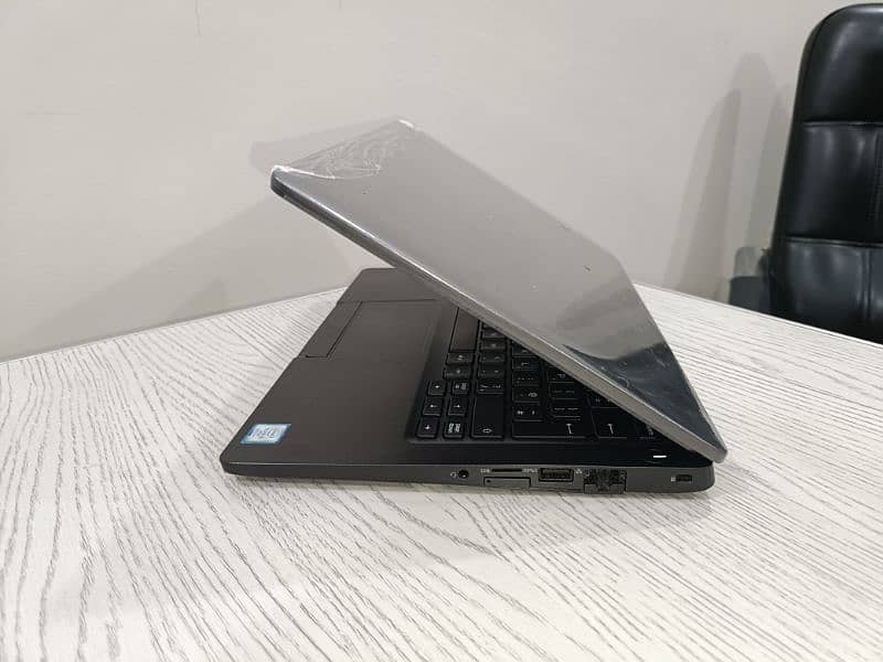 Dell Latitude 5300 core i5 8th gen quadcore 13.3 inch 1080p Type-C 9