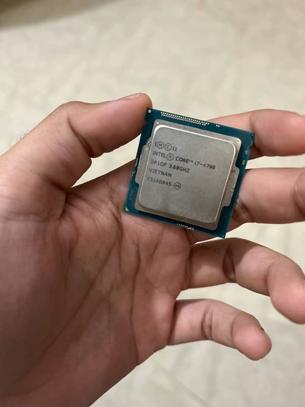 Intel Core i7-4790 Processor 0