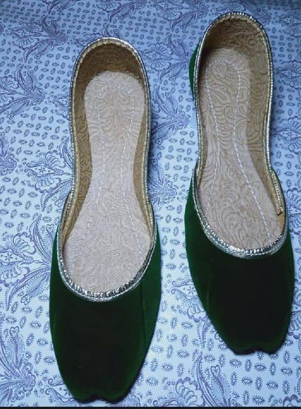 women,s velvet Plain khussa 1