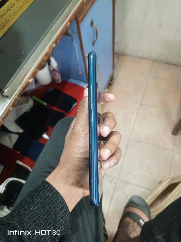 Infinix hot 10 play 4/64 3