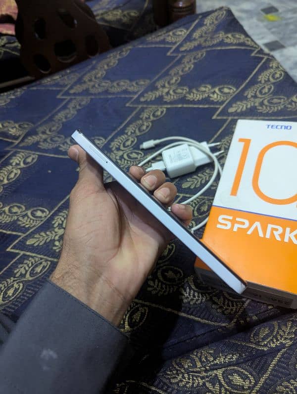 tecno spark 10pro 8+8/256 gb with box original charger 03217683721 10