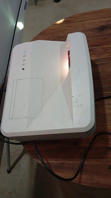 Branded vga & HDMI multimedia projectors available for sale 4