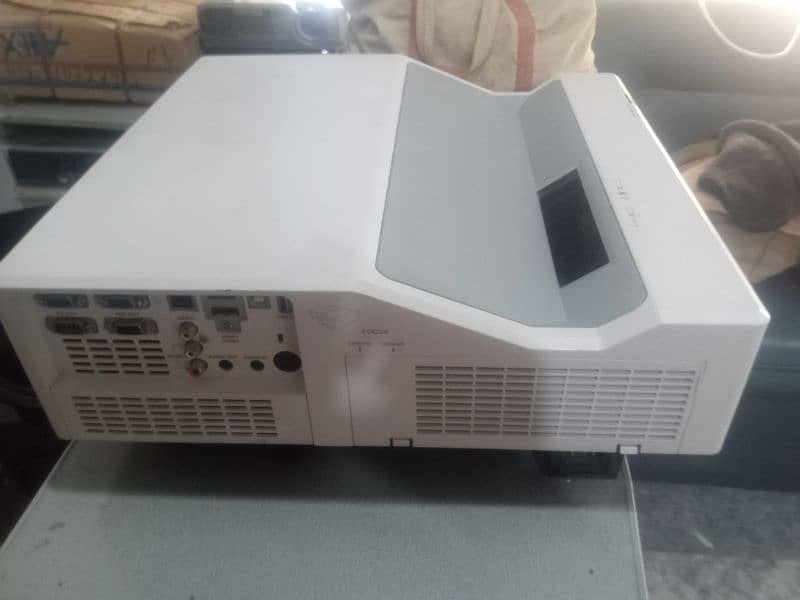 Branded vga & HDMI multimedia projectors available for sale 9