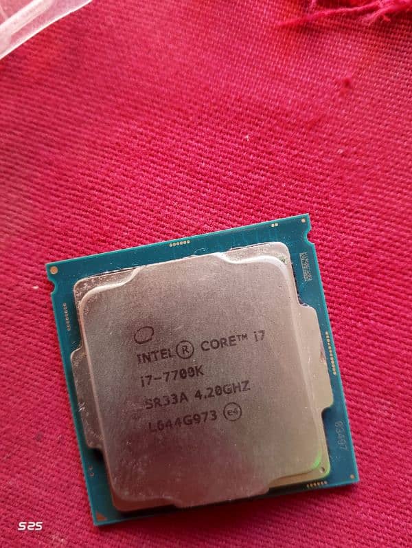 i7 7700k processor selling  of condition read add 2