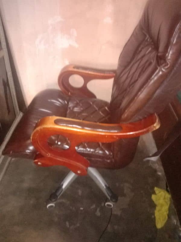 yah chair use mein hai 3