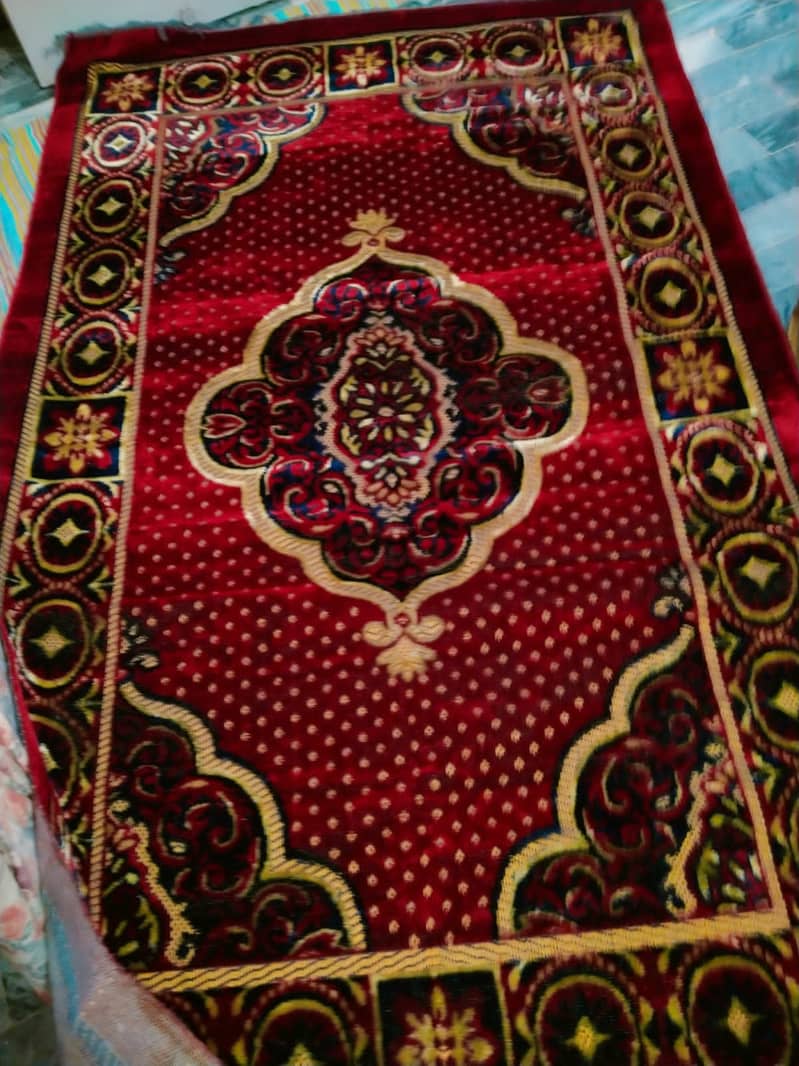 Beautiful center carpet with cutwork 3