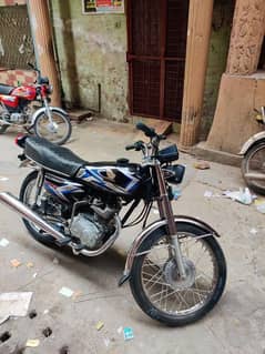 HONDA CG 125 2017 ONLY HONDA LOVERS CONTACT ME