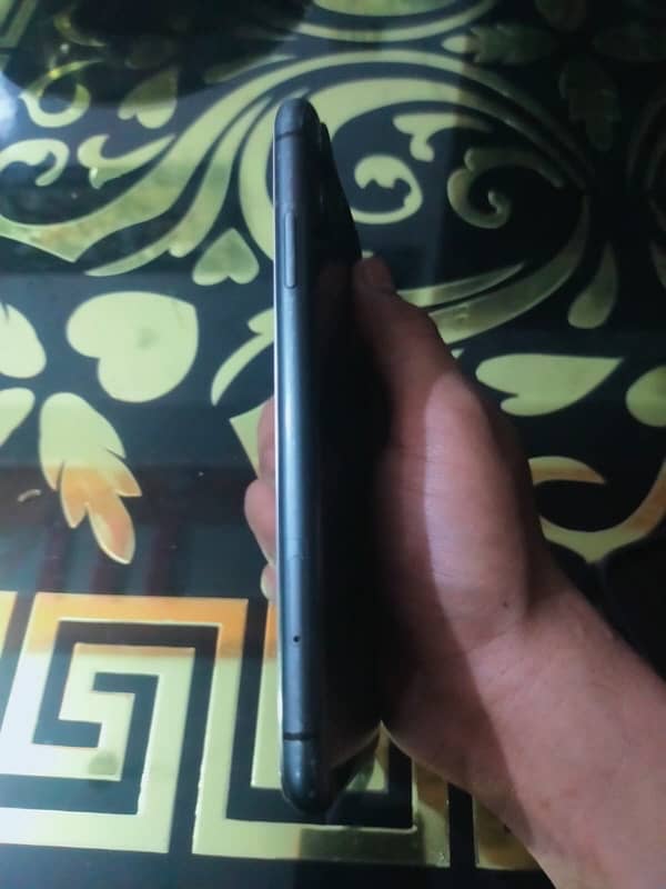 iphone 11  128 gb 4