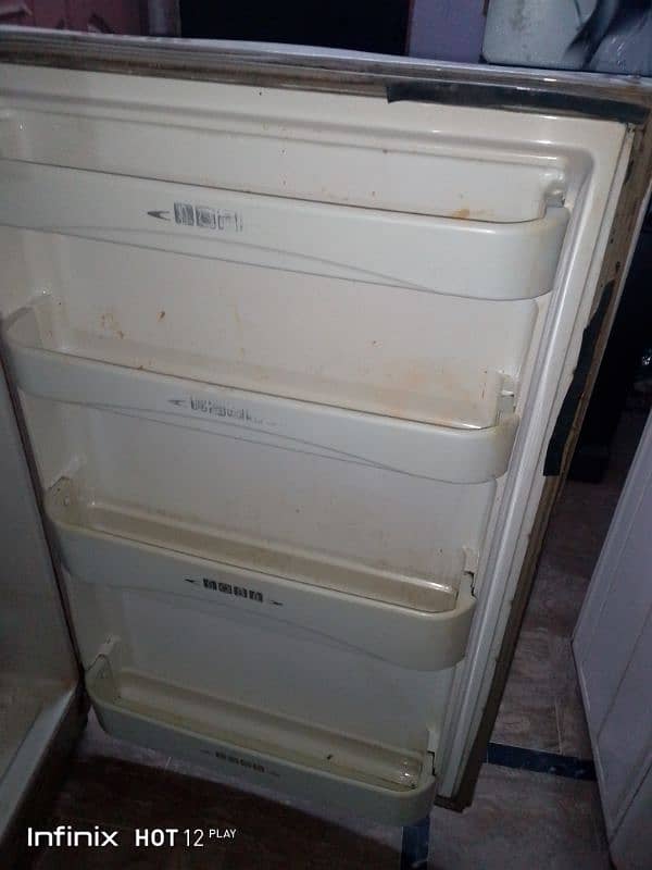 Dawlance Refrigerator For Sale In Jumbo Size - Used 3