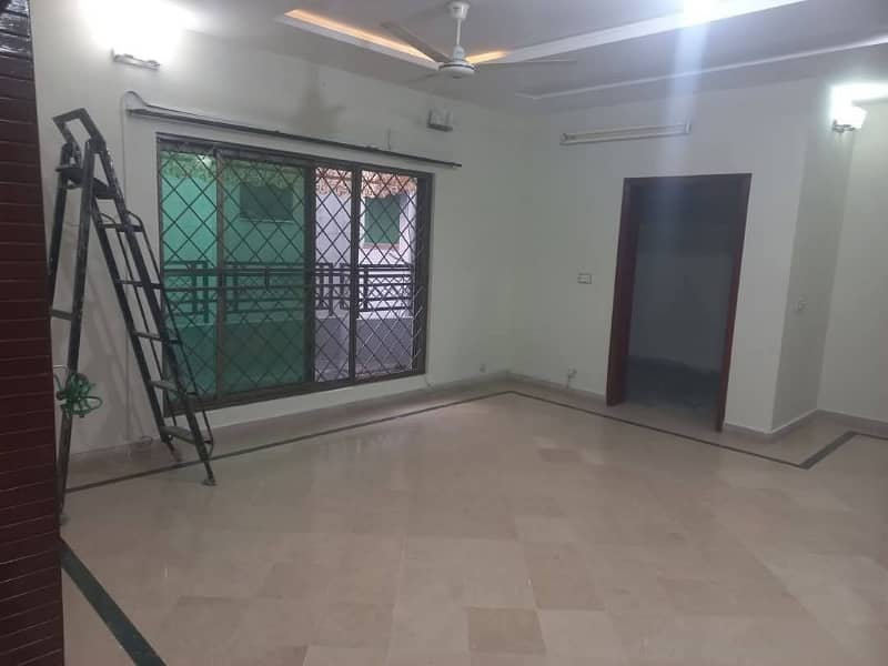 10 marla 2bed lower portion (upper locked) in wapda town (independent) 0