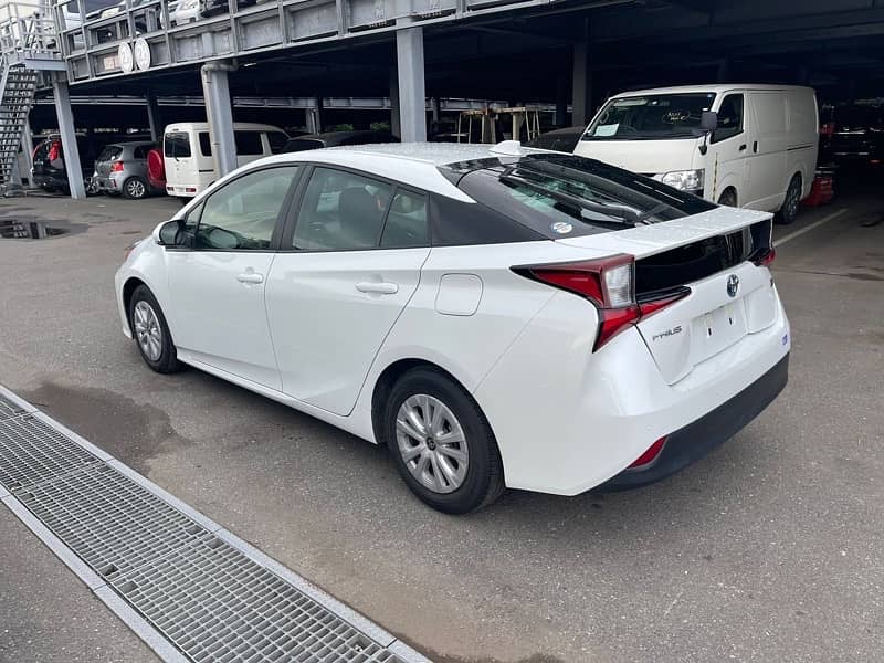 Toyota Prius 2021 3