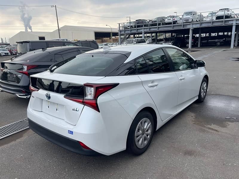 Toyota Prius 2021 5