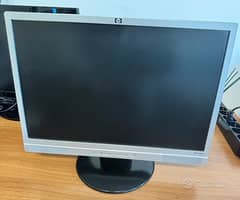 HP 19" UltraClear Gaming Monitor + FREE Power & VGA Cable