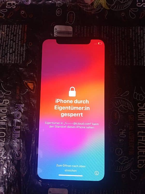 iPhone XS 64GB - Locked & Cracked Back 3